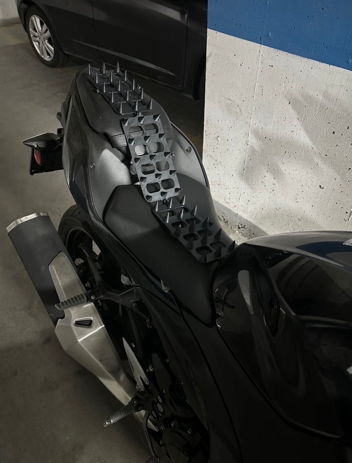 Kedi yatmaz dikenli motorsiklet selesi - Görsel 5