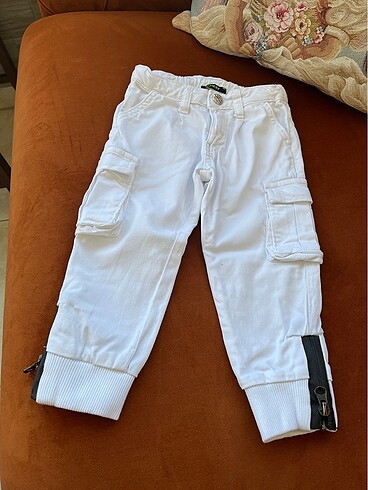 Bg tyess marka beyaz pantolon