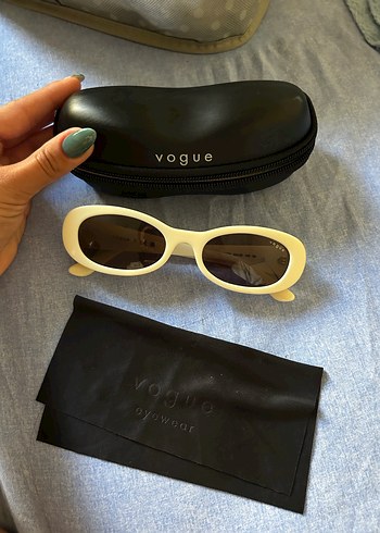 Beyaz Vogue Kadın Güneş Gözlüğü