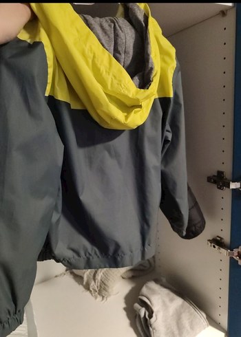 Kapüşonlu Gri Erkek Çocuk Yağmurluk - Görsel 2