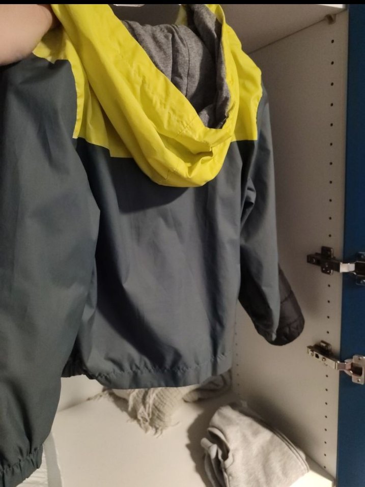 Kapüşonlu Gri Erkek Çocuk Yağmurluk - Görsel 2