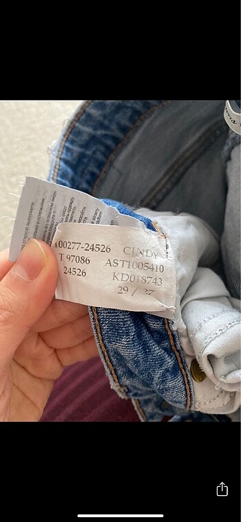 28 Beden mavi Renk Mavi jean