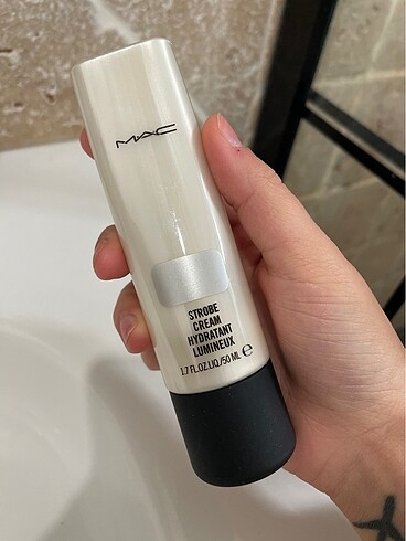 Mac strobe cream silverlite