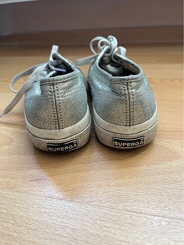 37 Beden Superga