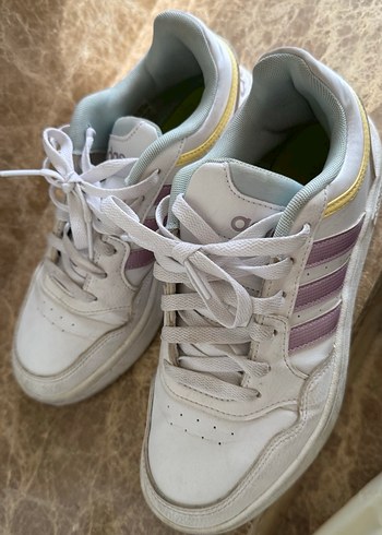 Adidas Beyaz Bağcıklı Kadın Spor Ayakkabı - Görsel 2