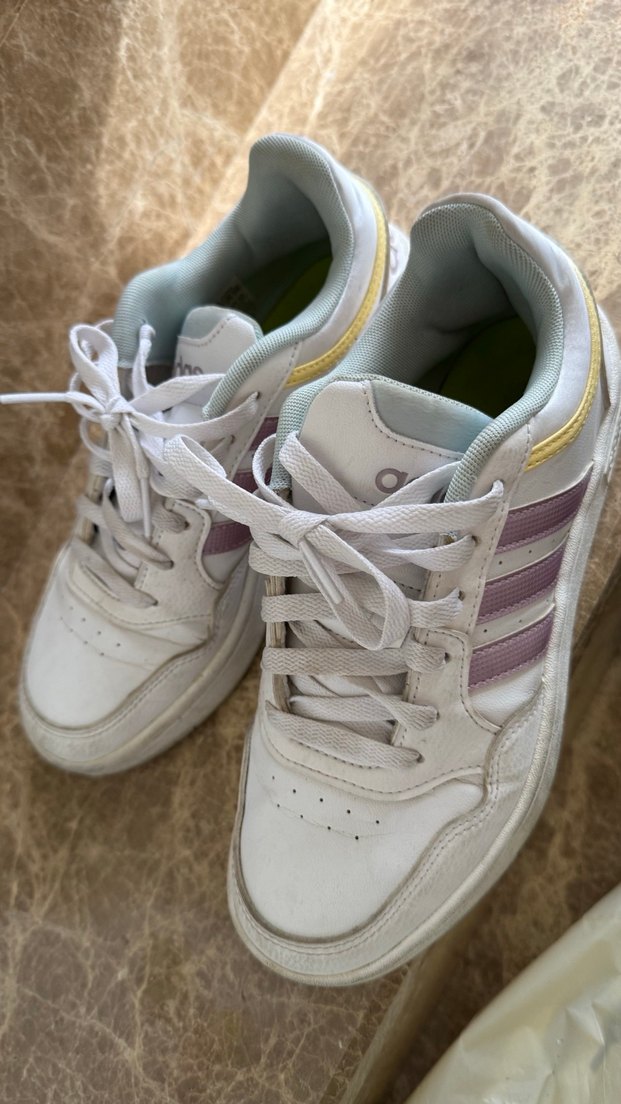 Adidas Beyaz Bağcıklı Kadın Spor Ayakkabı - Görsel 2