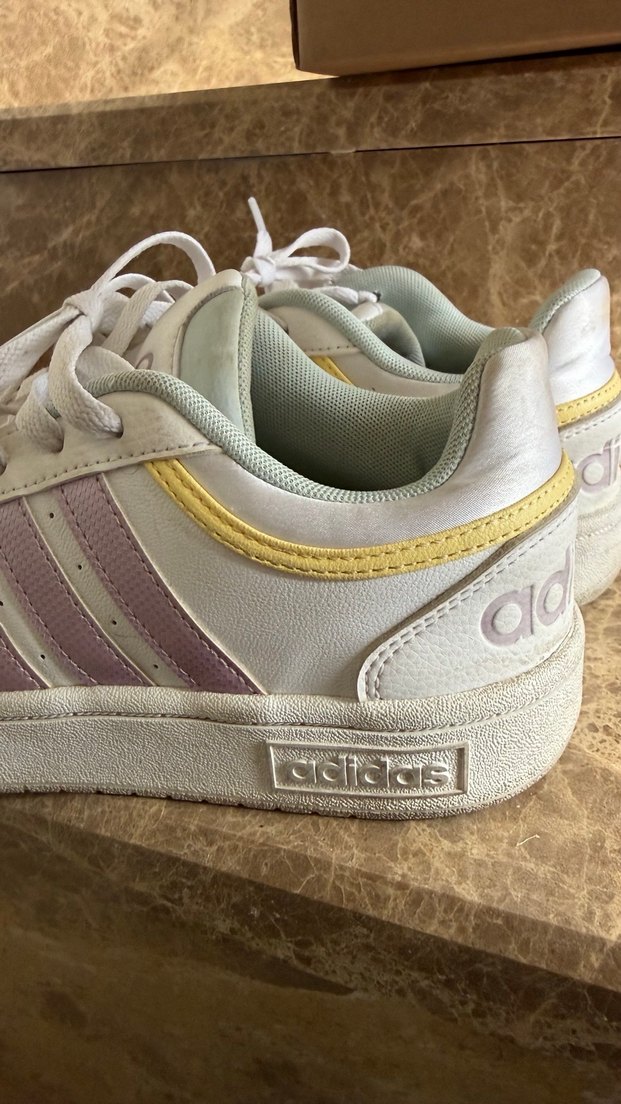 Adidas Beyaz Bağcıklı Kadın Spor Ayakkabı - Görsel 3