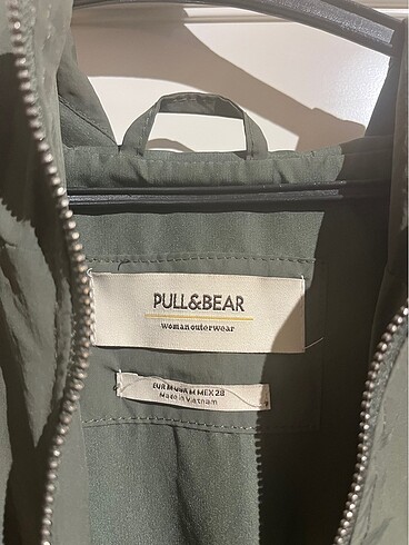m Beden Pull and bear yagmurluk ceket