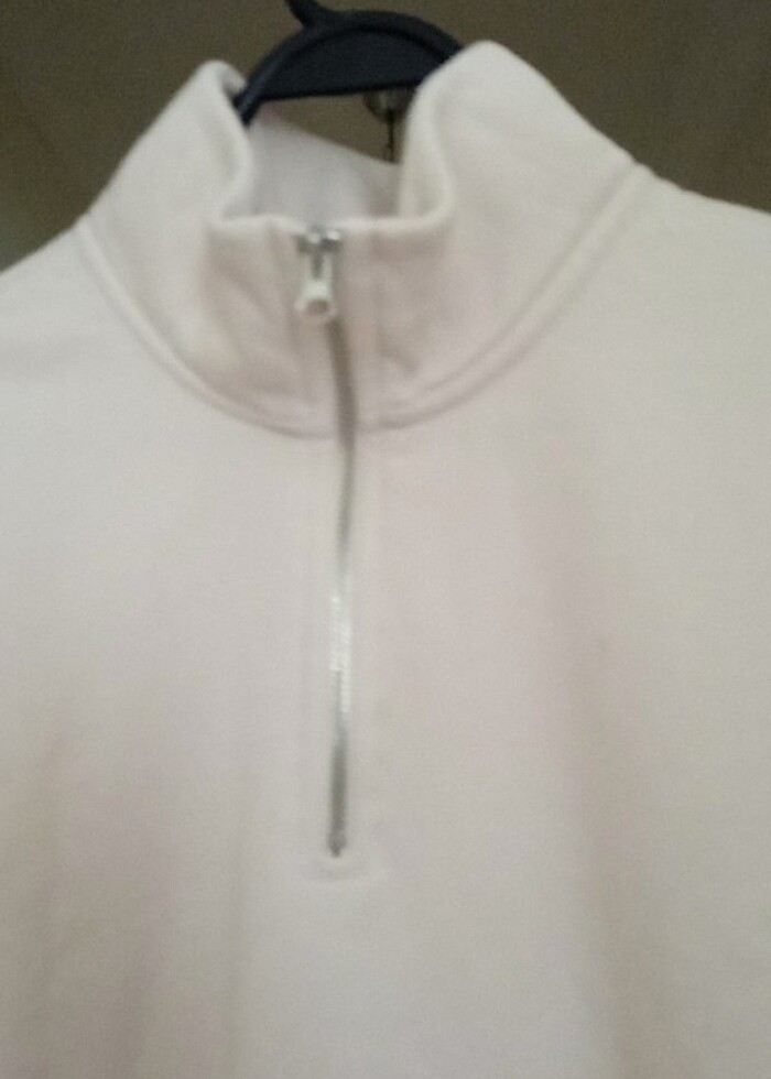 Yakası fermuarlı rahat bir üst bay bayan giyebilir - Görsel 2