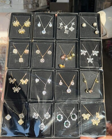 Sevgililer günü için küpe kolye set