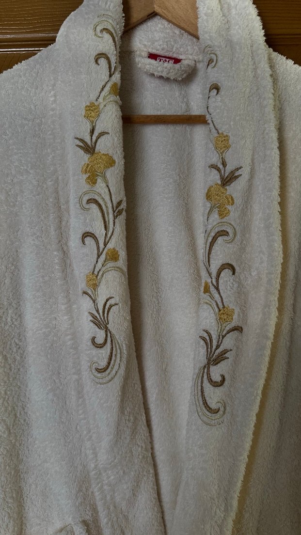 Nakışlı Kadın Bornoz - Görsel 2