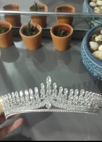 Gelin tacı yepyeni