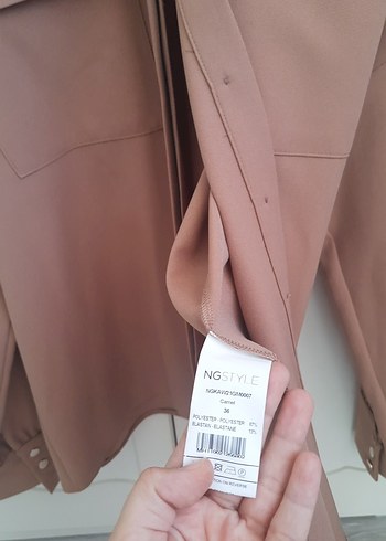 36 Beden Bej Düğmeli Kadın Gömlek
