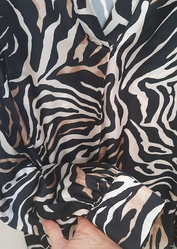 38 Beden Zebra Desenli V Yaka Kadın Gömlek