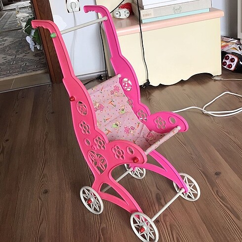 Oyuncak bebek arabası