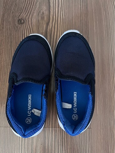 Lc waikiki marka 26 numara ayakkabı