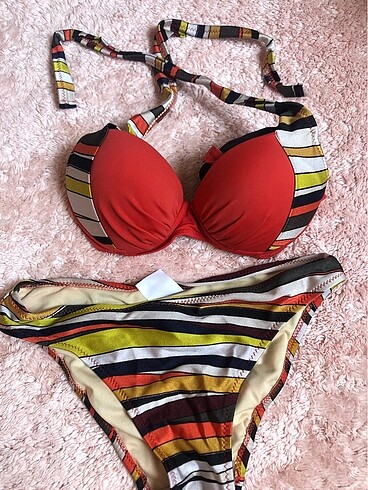 Diğer bikini takımı