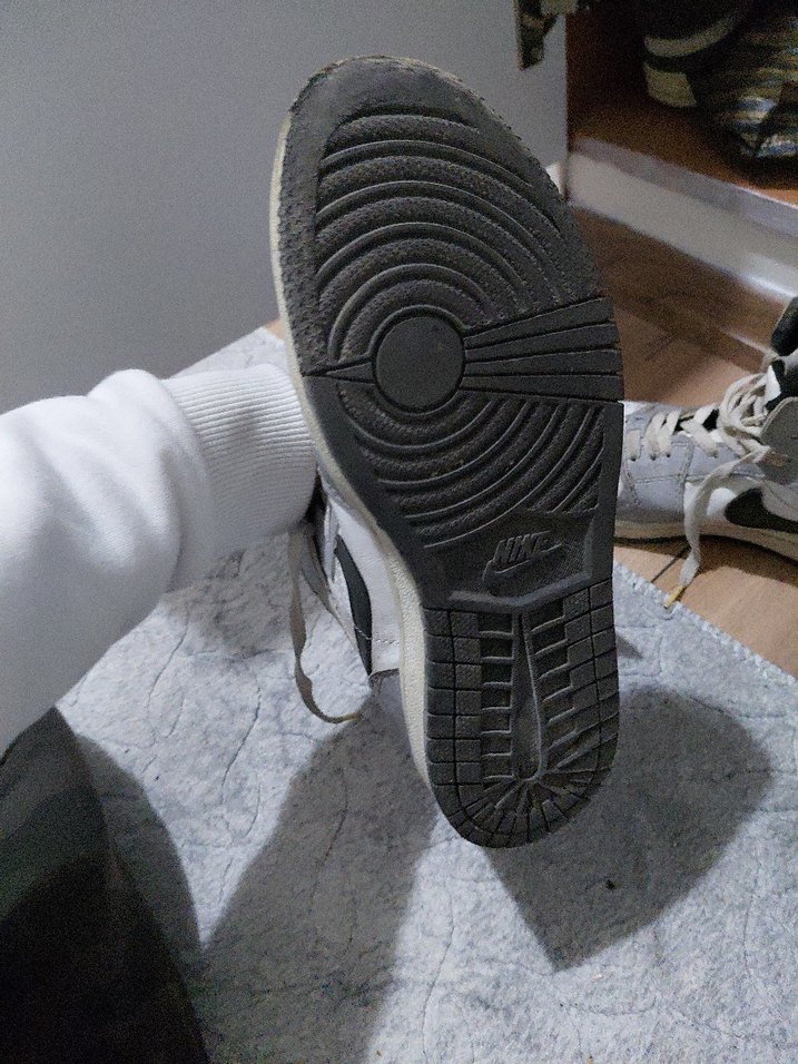 Nike Gri Bağcıklı Basketbol Ayakkabısı - Görsel 4