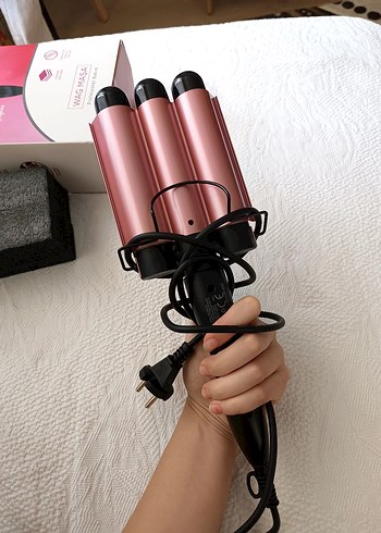 Pembe üçlü wag maşa.