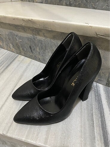 Siyah stiletto