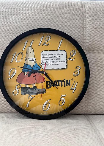 Sarı Renkli Battin Temalı Duvar Saati 30 cm
