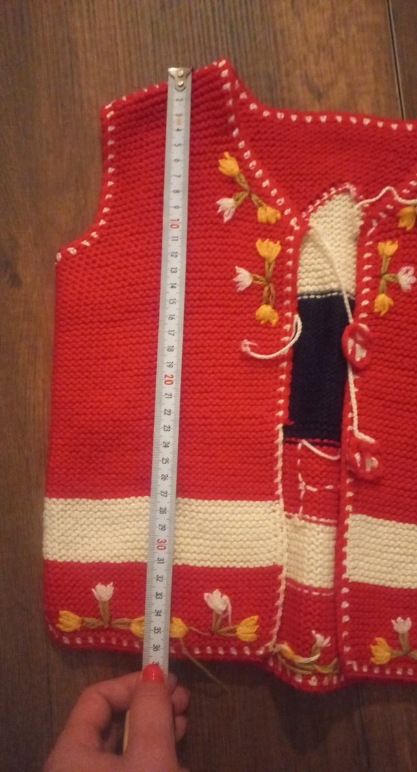 Kız Çocuk Kırmızı Nakışlı Örgü Yelek - Görsel 4