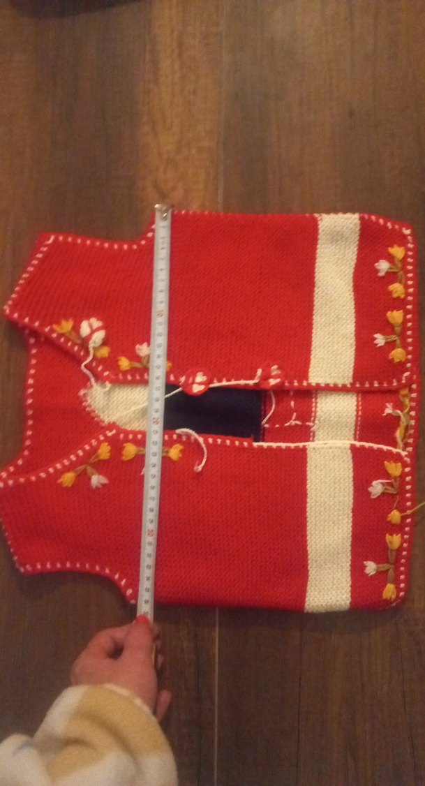 Kız Çocuk Kırmızı Nakışlı Örgü Yelek - Görsel 3