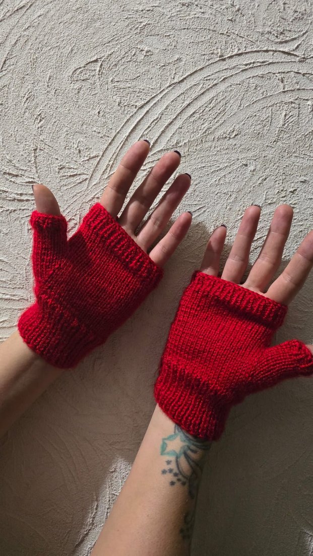 Kırmızı Örgü Parmaksız Kadın Eldiveni - Görsel 3