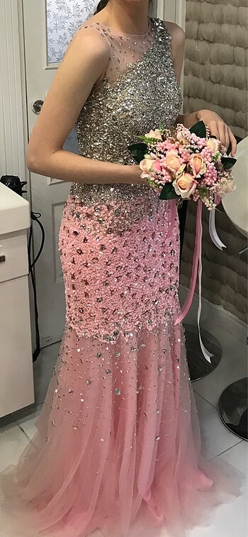 Nişan elbisesi