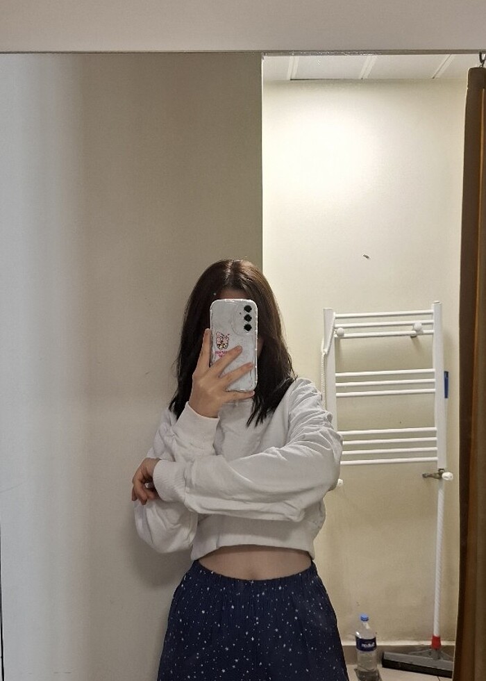 TRENDYOLMİLLA beyaz crop sweatshirt - Görsel 2