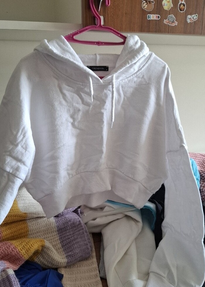 TRENDYOLMİLLA beyaz crop sweatshirt - Görsel 3