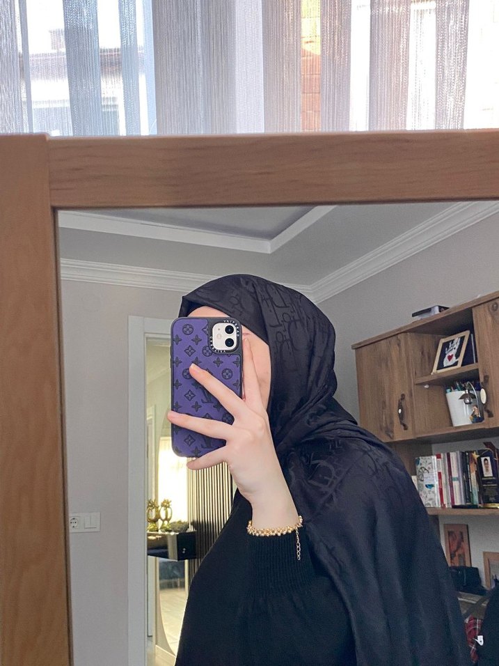 Drapeli Siyah Gotik Kadın Şal - Görsel 2