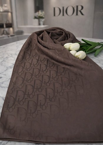 Klasik Şıklık Kahverengi İpek Görünümlü Kadın Şalı - Görsel 3