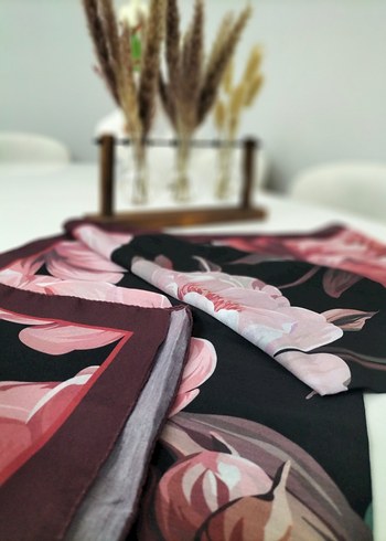 Bordo Çiçek Desenli şal - Görsel 3