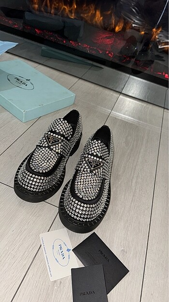 Prada taşlı klasik ayakkabı