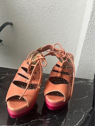 Jessica Simpson Topuku ayakkabı leopar