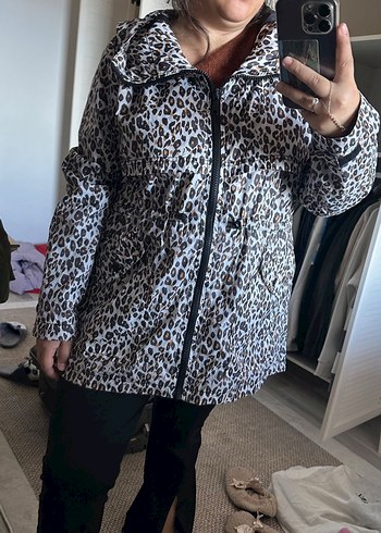 Leopar Desenli Kapüşonlu Kadın yağmurluk - Görsel 8