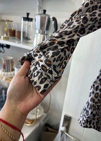 Leopar Desenli Kapüşonlu Kadın yağmurluk - Görsel 2