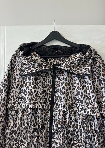 Leopar Desenli Kapüşonlu Kadın yağmurluk - Görsel 4