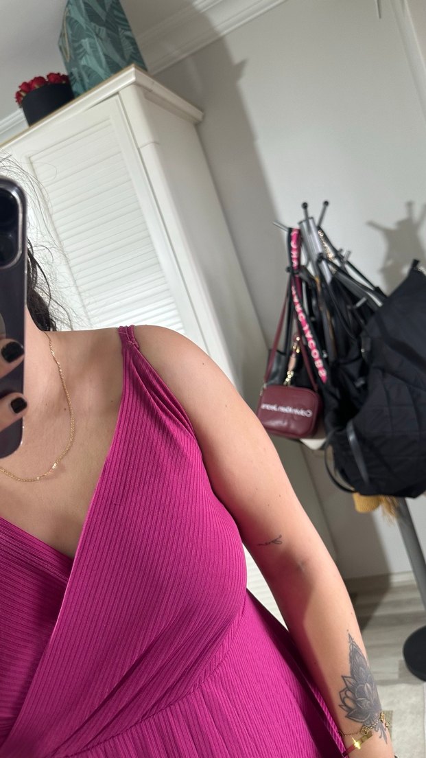 Pembe V Yakalı Pilili Midi Triko Elbise - Görsel 5