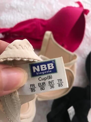 diğer Beden çeşitli Renk Siyah pembe ve Ten rengi sütyen