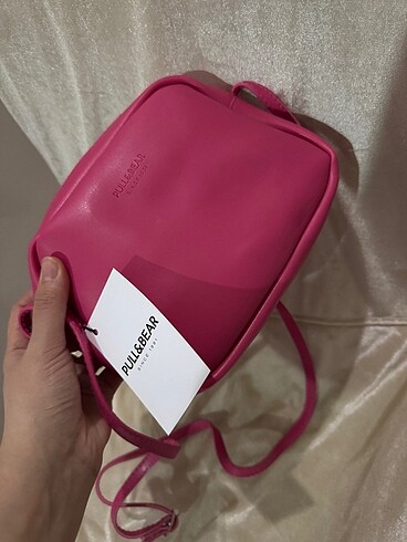 Pembe çanta