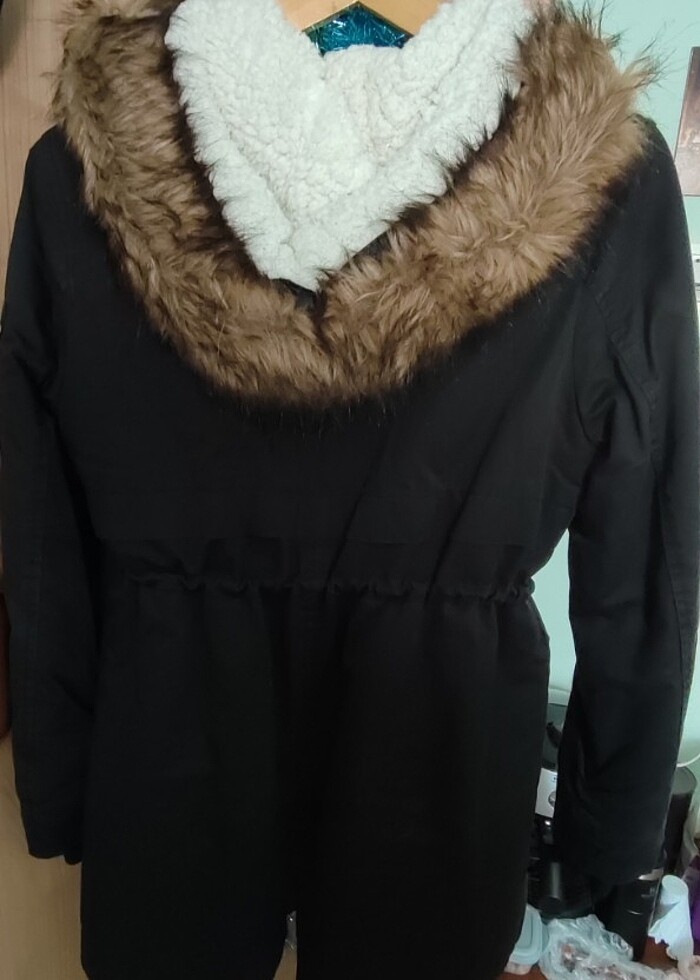 LCW Siyah Kürklü Parka - Görsel 2