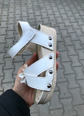 28 Beden Çocuk sandaleti