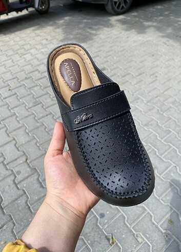 Önü kapalı terlik modeli