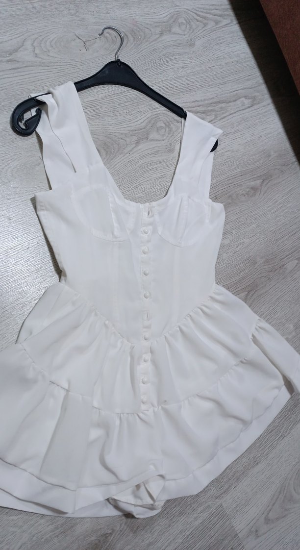 Düğmeli Beyaz Kısa Kadın Tulum - Görsel 3