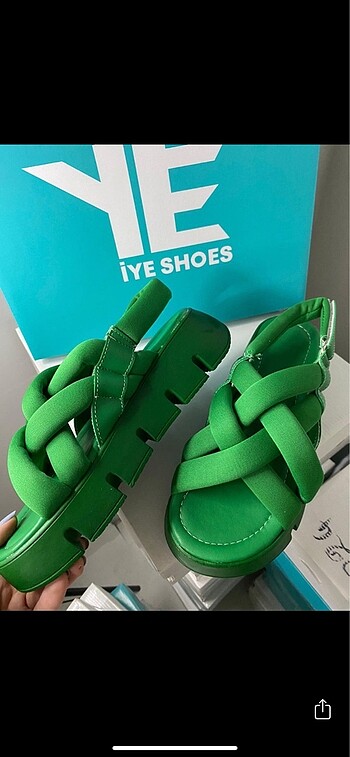 37 Beden yeşil Renk İyeshoes sandalet ????