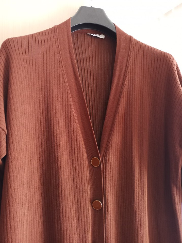 Düğmeli Uzun Kahverengi Kadın Hırka - Görsel 3