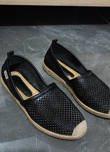 Siyah espadril ayakkabı