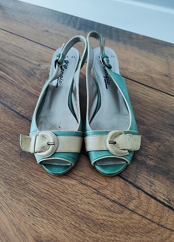 Bershka Dolgu topuklu sandalet